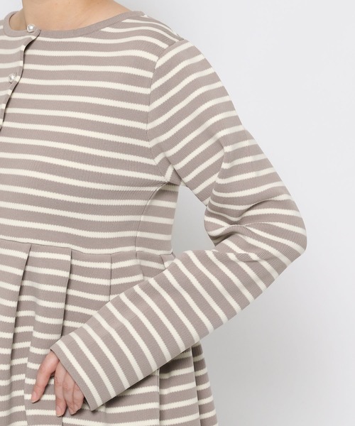 mysty woman(ミスティウーマン)の「パールボタンペプラムカーデ 101953(カーディガン/ボレロ・レディース・ベージュ系その他/ピンク/オフホワイト・FREE)」の12枚目の写真