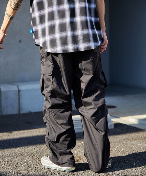 SEQUENZ（シークエンズ）の「【SEQUENZ】 TECH 5 POCKET STRING PANTS / ５ポケット カーゴ ワイド テック ノームコア ベルト付き（カーゴパンツ・メンズ・ブラック/カーキ/ホワイト/サンドベージュ・MEDIUM/LARGE/X-LARGE）」の7枚目の写真