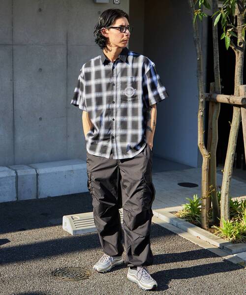 SEQUENZ（シークエンズ）の「【SEQUENZ】 TECH 5 POCKET STRING PANTS / ５ポケット カーゴ ワイド テック ノームコア ベルト付き（カーゴパンツ・メンズ・ブラック/カーキ/ホワイト/サンドベージュ・MEDIUM/LARGE/X-LARGE）」の9枚目の写真
