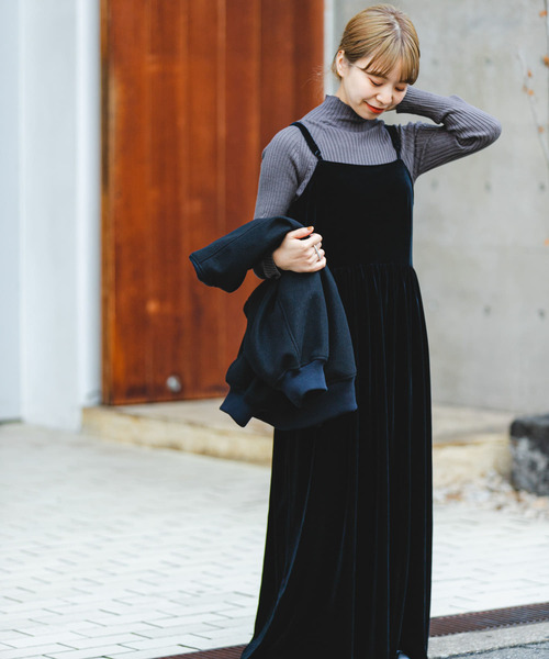 ITEMS URBANRESEARCH(アイテムズ アーバンリサーチ)の「ベロアキャミワンピース(ワンピース・レディース・ブラウン/ブラック・FREE)」の2枚目の写真