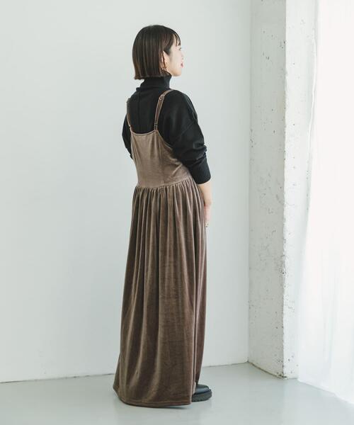 ITEMS URBANRESEARCH(アイテムズ アーバンリサーチ)の「ベロアキャミワンピース(ワンピース・レディース・ブラウン/ブラック・FREE)」の15枚目の写真