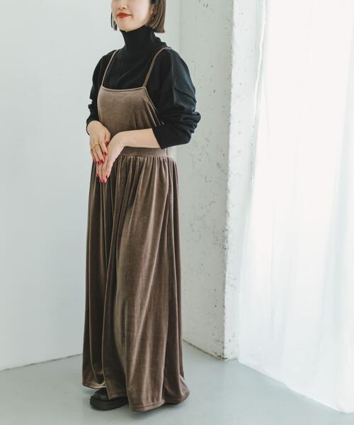 ITEMS URBANRESEARCH(アイテムズ アーバンリサーチ)の「ベロアキャミワンピース(ワンピース・レディース・ブラウン/ブラック・FREE)」の13枚目の写真