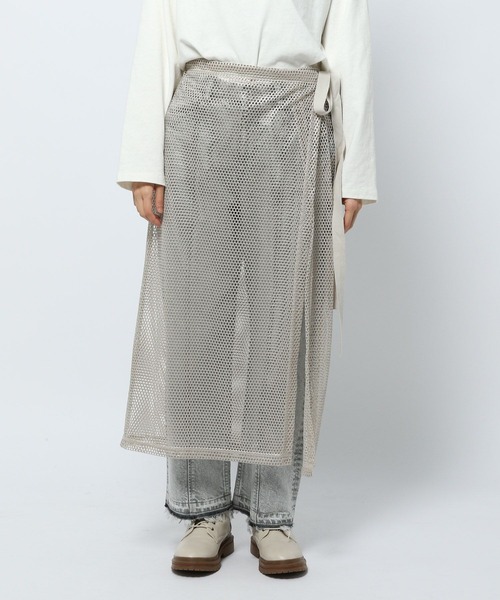niko and...（ニコアンド）の「メタリックメッシュラップスカート（スカート・レディース・ベージュ/ライトグレー・FREE）」の15枚目の写真