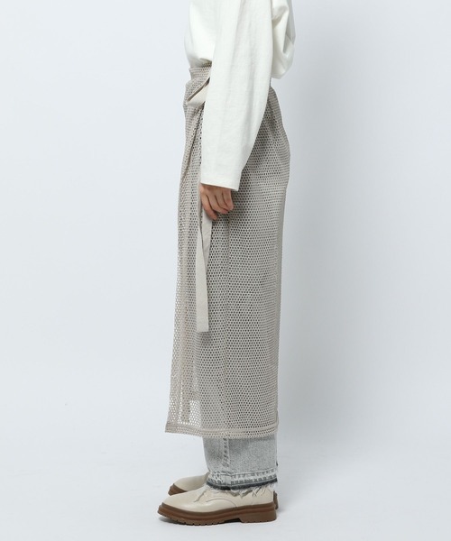 niko and...（ニコアンド）の「メタリックメッシュラップスカート（スカート・レディース・ベージュ/ライトグレー・FREE）」の18枚目の写真