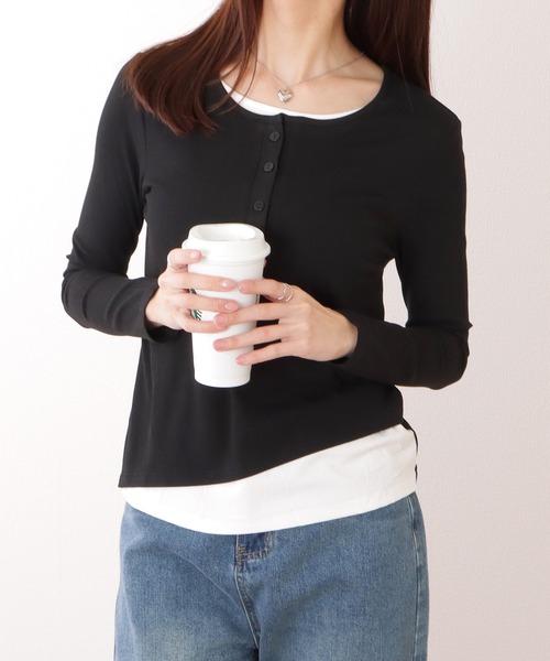 Lace Ladies(レースレディース)の「ベーシック ヘンリーネック 長袖 レイヤード風 カットソートップス(Tシャツ/カットソー・レディース・ブラック・XL/M/S)」の2枚目の写真