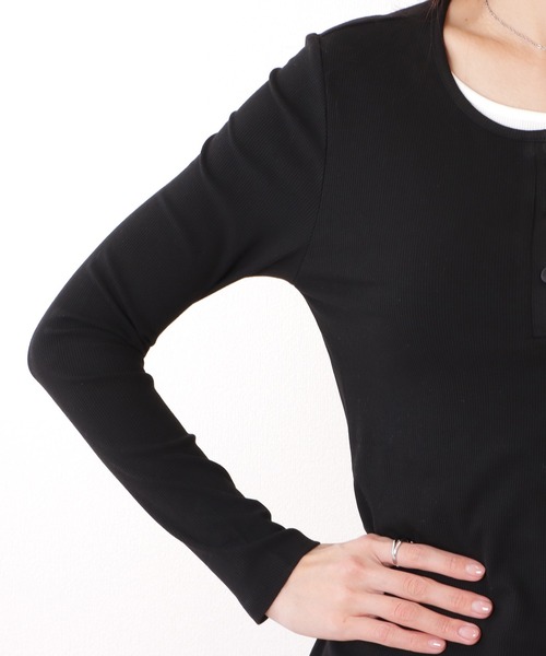 Lace Ladies(レースレディース)の「ベーシック ヘンリーネック 長袖 レイヤード風 カットソートップス(Tシャツ/カットソー・レディース・ブラック・XL/M/S)」の13枚目の写真