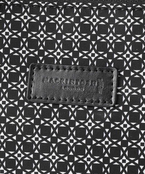 MACKINTOSH LONDON（マッキントッシュ ロンドン）の「【エクラ掲載】マイクロアンドリューミニショルダー（ショルダーバッグ・レディース・グレー系その他2/ブラック・FREE）」の14枚目の写真