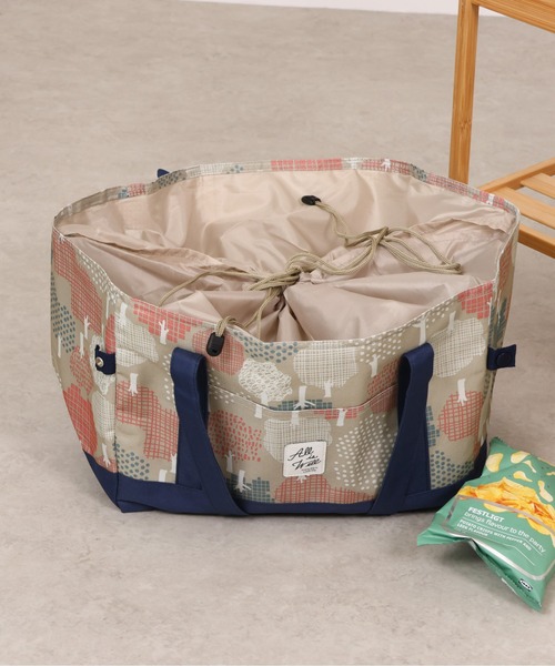 emesuelee(エメスーリー)の「保冷保温買い物かごBAG(エコバッグ/サブバッグ・レディース・ベージュ系1/グリーン系1/グリーン/アイボリー/イエロー/ネイビー/チャコールグレー/ベージュ/ブラック/ピンク/ブルー/ライトベージュ・フリー)」の6枚目の写真