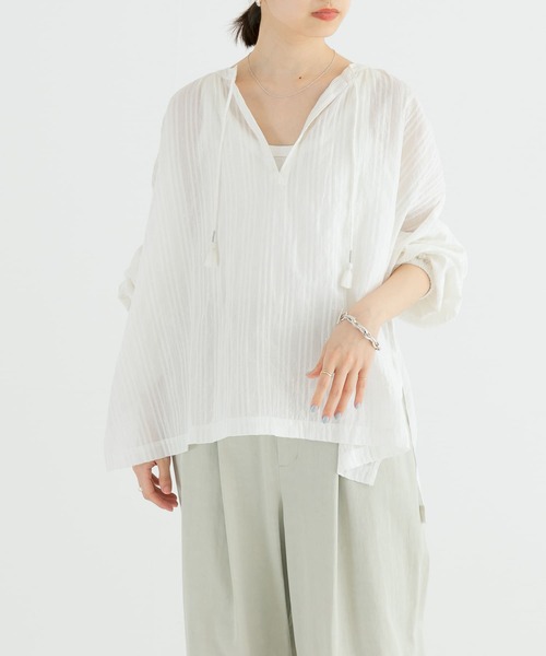 URBAN RESEARCH(アーバンリサーチ)の「ラメストライプチュニックブラウス(シャツ/ブラウス・レディース・オフホワイト/ブラック・FREE)」の8枚目の写真