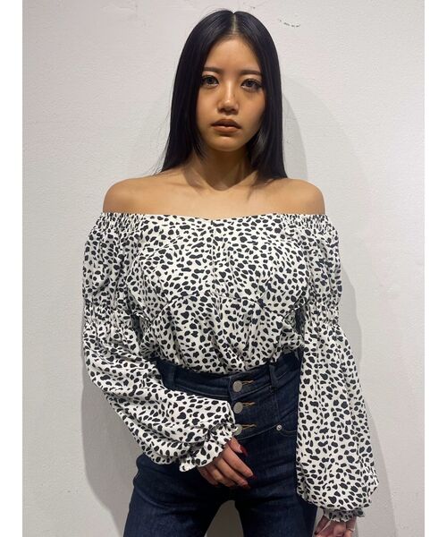 EMODA（エモダ）の「GATHER 2WAY DECOLLETE TOP（Tシャツ/カットソー・レディース・アイボリー/ブラック/その他・FREE）」の5枚目の写真