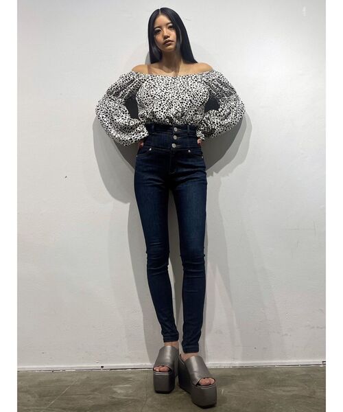 EMODA（エモダ）の「GATHER 2WAY DECOLLETE TOP（Tシャツ/カットソー・レディース・アイボリー/ブラック/その他・FREE）」の7枚目の写真