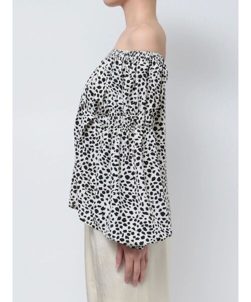 EMODA（エモダ）の「GATHER 2WAY DECOLLETE TOP（Tシャツ/カットソー・レディース・アイボリー/ブラック/その他・FREE）」の15枚目の写真