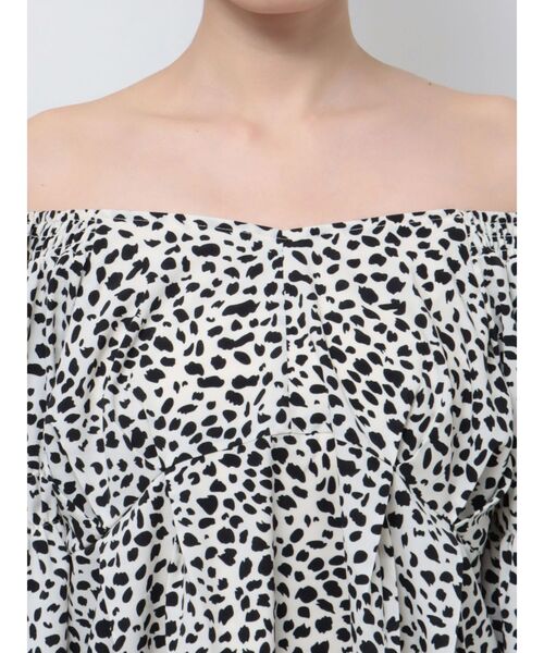 EMODA（エモダ）の「GATHER 2WAY DECOLLETE TOP（Tシャツ/カットソー・レディース・アイボリー/ブラック/その他・FREE）」の17枚目の写真