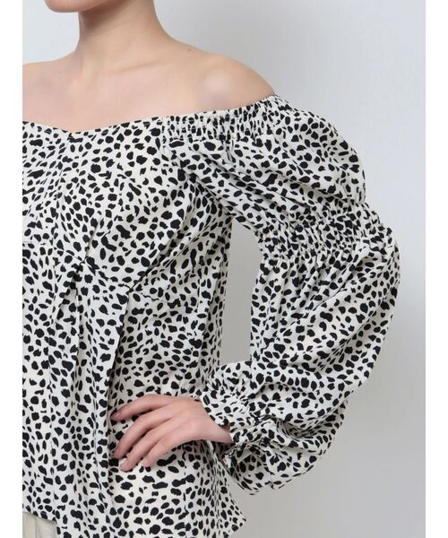 EMODA（エモダ）の「GATHER 2WAY DECOLLETE TOP（Tシャツ/カットソー・レディース・アイボリー/ブラック/その他・FREE）」の18枚目の写真