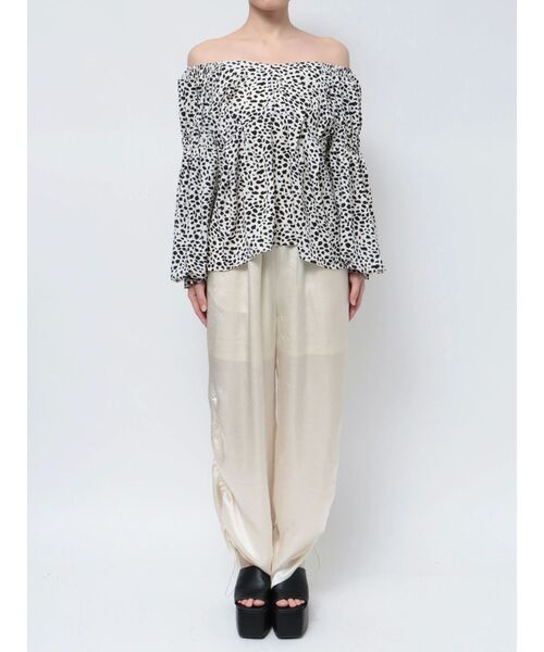 EMODA（エモダ）の「GATHER 2WAY DECOLLETE TOP（Tシャツ/カットソー・レディース・アイボリー/ブラック/その他・FREE）」の22枚目の写真