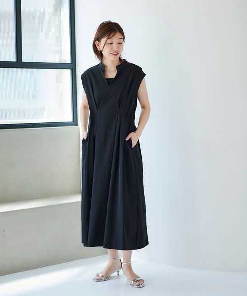 le.coeur blanc（ルクールブラン）の「《手洗い可能》ウエストタックワンピース（ワンピース・レディース・ブラック/ベージュ/ブルー・38）」の2枚目の写真