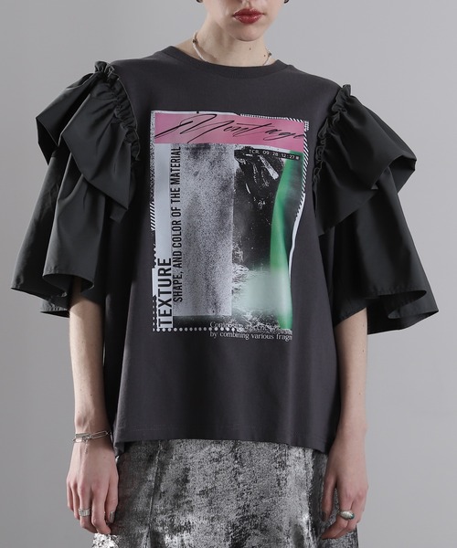 OKIRAKU×ROSEBUD ラッフルスリーブ グラフィックトップス 専用。OKIRAKU×ROSEBUD)ラッフルスリーブ グラフィックトップス