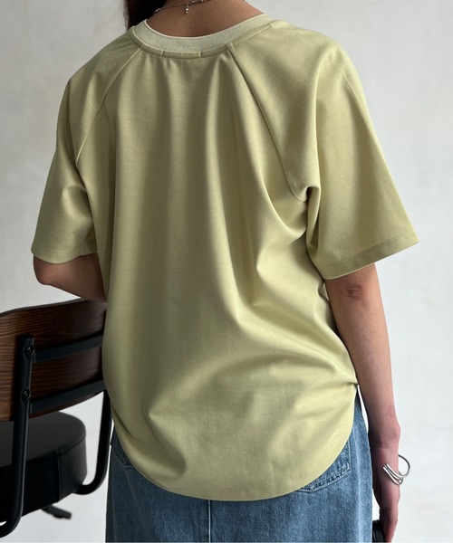 Chez toi(シェトワ)の「接触冷感ラグランスリーブロゴプルオーバー(Tシャツ/カットソー・レディース・ブラック/オフホワイト/イエロー・FREE)」の7枚目の写真