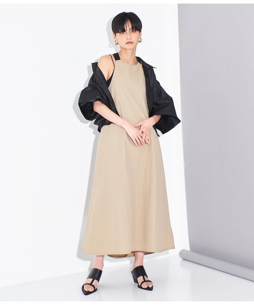 Settimissimo（セッティミッシモ）の「ワッシャータフタバッククロスエプロン風ワンピース（ワンピース・レディース・ブラック/グレイッシュベージュ・FREE）」の7枚目の写真