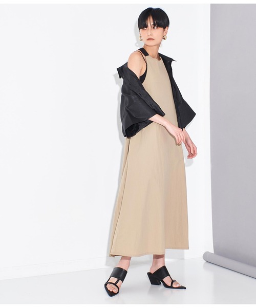 Settimissimo（セッティミッシモ）の「ワッシャータフタバッククロスエプロン風ワンピース（ワンピース・レディース・ブラック/グレイッシュベージュ・FREE）」の9枚目の写真