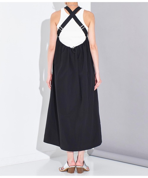Settimissimo（セッティミッシモ）の「ワッシャータフタバッククロスエプロン風ワンピース（ワンピース・レディース・ブラック/グレイッシュベージュ・FREE）」の17枚目の写真