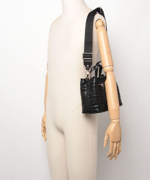 Guess(ゲス)の「LATONA Mini Tote トートバッグ レディース(ハンドバッグ・レディース・イエロー/ピンク/ブラック・ONE SIZE)」の6枚目の写真