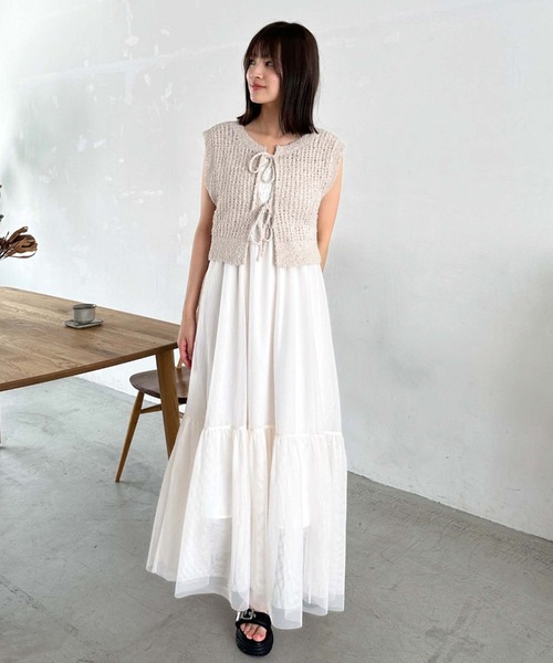 archives（アルシーヴ）の「メッシュニットベスト×チュールキャミワンピースＳＥＴ（ワンピース・レディース・ブラック/アイボリー/オレンジ・MEDIUM）」の2枚目の写真