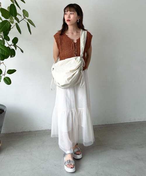 archives（アルシーヴ）の「メッシュニットベスト×チュールキャミワンピースＳＥＴ（ワンピース・レディース・ブラック/アイボリー/オレンジ・MEDIUM）」の15枚目の写真