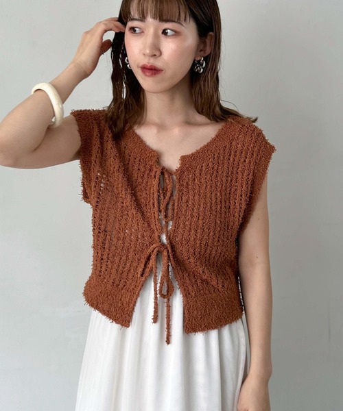 archives（アルシーヴ）の「メッシュニットベスト×チュールキャミワンピースＳＥＴ（ワンピース・レディース・ブラック/アイボリー/オレンジ・MEDIUM）」の17枚目の写真