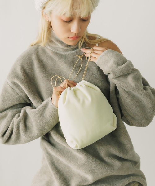 JAMIRAY（ジャミレイ）の「▲JAMIRAY/ジャミレイ VELVET DRAWSTRING PUFFER BAG（ショルダーバッグ・レディース・アイボリー・FREE）」の13枚目の写真