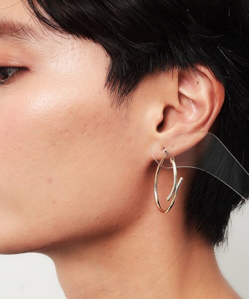 OPAQUE.CLIP(オペークドットクリップ)の「クロスフープフックピアス(ピアス(両耳用)・レディース・ゴールド/シルバー・00)」の7枚目の写真