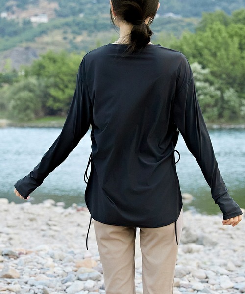 Lace Ladies（レースレディース）の「【2点セット】 ソリッドカラー サイドシャーリング クルーネック ラッシュガード 水陸両用（ラッシュガード・レディース・アイボリー/ブラック/ベージュ/グリーン・FREE/S）」の17枚目の写真