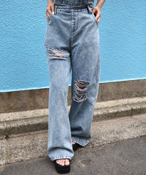 CECIL McBEE（セシルマクビー）の「ダメージクラッシュデニムオーバーオール（サロペット/オーバーオール・レディース・ブラック/サックスブルー・MEDIUM/LARGE）」の5枚目の写真