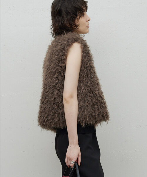 GALLARDAGALANTE（ガリャルダガランテ）の「フェイクファーベスト