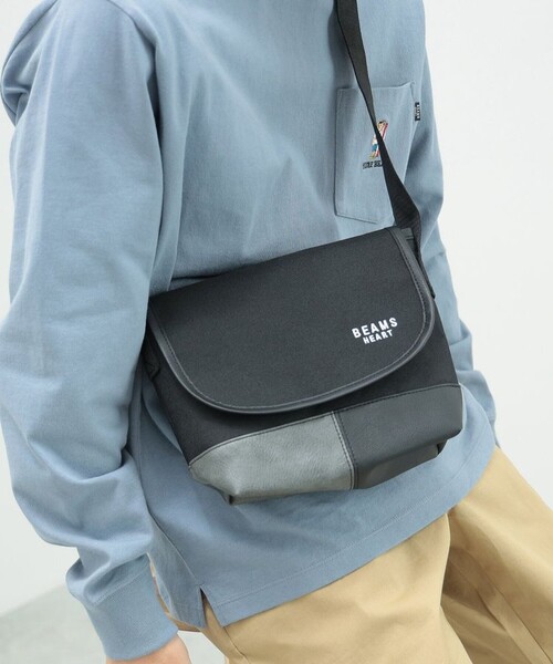 BEAMS HEART（ビームスハート）の「【ユニセックス】ポリエステル 杢素材 コンビ ミニ メッセンジャーバッグ（ショルダーバッグ・メンズ・チャコールグレー/ブラック・ONE SIZE）」の10枚目の写真
