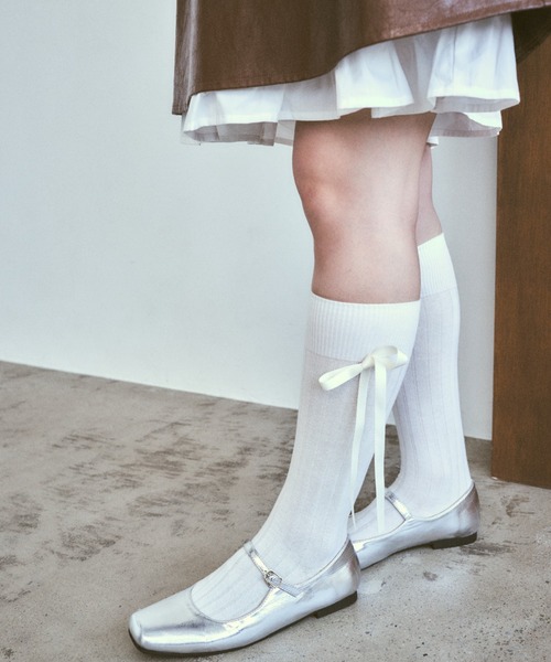 poiregnee（ポワニェ）の「［select］ロングリボンハイソックス（ソックス/靴下・レディース・ホワイト/ブラック/グレー・FREE）」の4枚目の写真