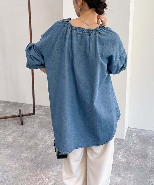 fredy emue（フレディエミュ）の「フリルカラーデニムブラウス（シャツ/ブラウス・レディース・ネイビー/ブルー・38）」の11枚目の写真