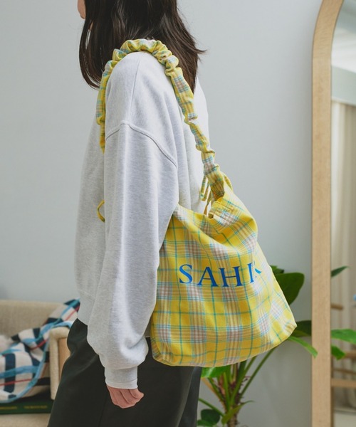 BIRTHDAY BAR（バースデイバー）の「【SAHIR サヒール】2WAY Shoulder Shirring Totebag（トートバッグ・レディース・オレンジ/イエロー・フリー）」の2枚目の写真