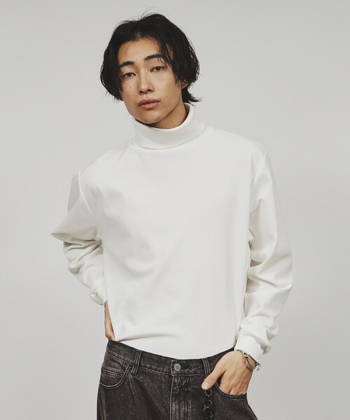 tk.TAKEO KIKUCHI（ティーケータケオキクチ）の「スマートタートルネックプルオーバー（Tシャツ/カットソー・メンズ・ホワイト/ブラック/ネイビー・03/02/01）」の2枚目の写真