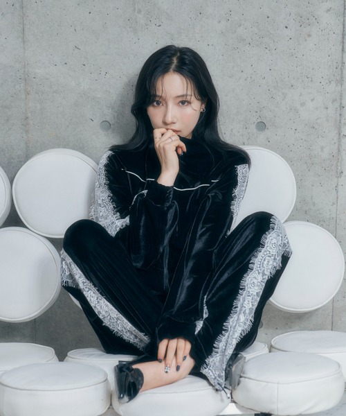 ANDGEEBEE（アンジービー）の「レースライントラックジャケット（ジャージ・レディース・グレー/ブラック・FREE）」の2枚目の写真