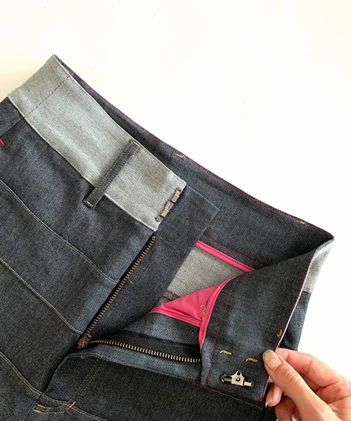 Q（キュー）の「バイカラーボーダーラインデニム（デニムパンツ・レディース・グレー・SMALL/MEDIUM/LARGE）」の7枚目の写真
