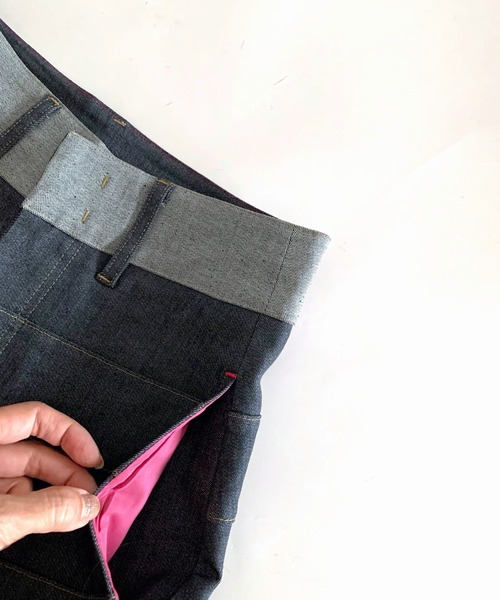 Q（キュー）の「バイカラーボーダーラインデニム（デニムパンツ・レディース・グレー・SMALL/MEDIUM/LARGE）」の8枚目の写真