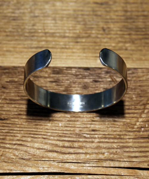 amp japan(アンプジャパン)の「German Silver Plane Bangle-Narrow-(ジャーマンシルバー プレーン ナロー バングル)(バングル/リストバンド・メンズ・シルバー・MEDIUM)」の2枚目の写真