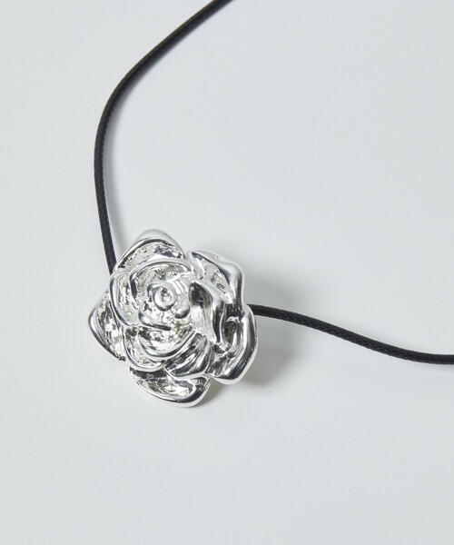 Firsthand（ファーストハンド）の「Firsthand/ファーストハンド ローズモチーフチョーカー（チョーカー・レディース・シルバー・ONE SIZE）」の4枚目の写真