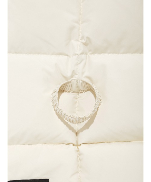 emmi（エミ）の「【emmi×TAION】キルティングダウンマフラー（マフラー・レディース・ブラック/オフホワイト・FREE）」の9枚目の写真