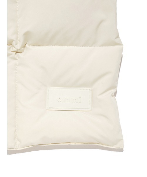 emmi（エミ）の「【emmi×TAION】キルティングダウンマフラー（マフラー・レディース・ブラック/オフホワイト・FREE）」の12枚目の写真