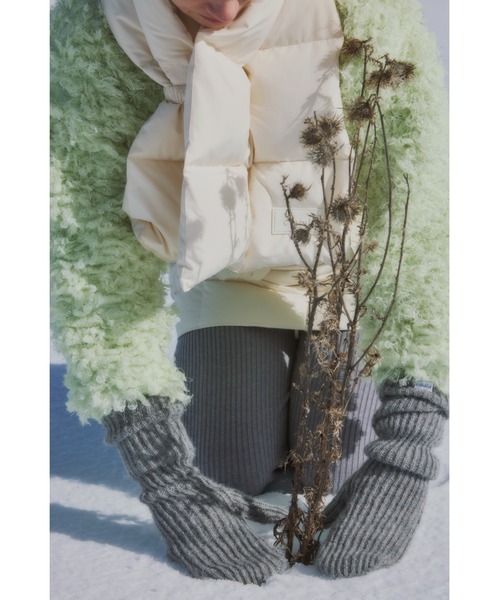 emmi（エミ）の「【emmi×TAION】キルティングダウンマフラー（マフラー・レディース・ブラック/オフホワイト・FREE）」の13枚目の写真