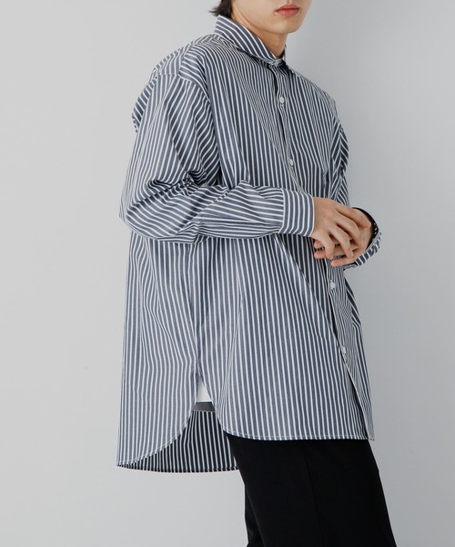 SENSE OF PLACE by URBAN RESEARCH（センスオブプレイスバイアーバンリサーチ）の「『ユニセックス』ストライプルーズシャツ（シャツ/ブラウス・メンズ・ホワイト/チャコールグレー/ネイビー・MEDIUM/LARGE）」の2枚目の写真