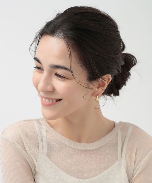CALIN　STANDARD（カリンスタンダード）の「◆金属アレルギー対応◆made in japan◆【片手でスムースワンタッチ】ドロップ　スムースクリスタルピアス（ピアス（両耳用）・レディース・ゴールド/シルバー・FREE）」の3枚目の写真