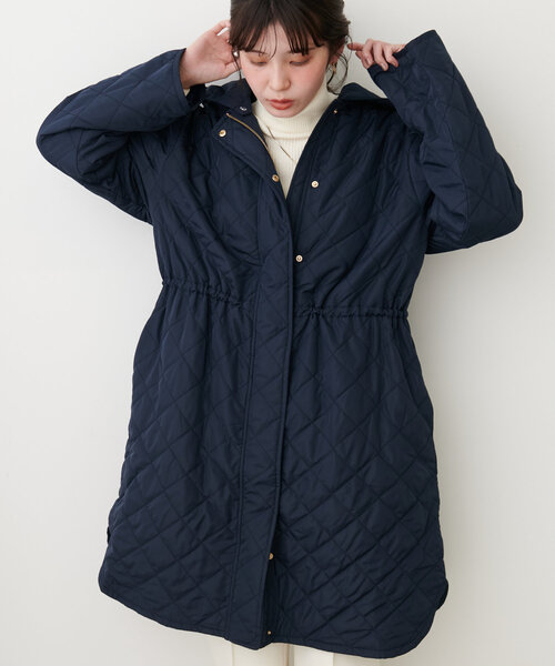 natural couture(ナチュラルクチュール)の「ウエストドロスト中綿キルトコート(その他アウター・レディース・アイボリー/グレイッシュベージュ/ブラック/ネイビー・FREE)」の10枚目の写真